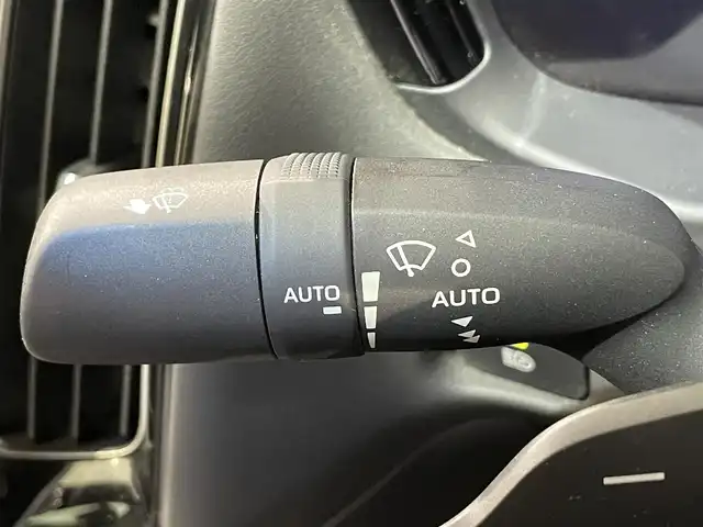 トヨタ クラウン ハイブリッド RS アドバンス 愛知県 2018(平30)年 8万km ホワイトパールクリスタルシャイン 純正８インチTコネクトナビ/（AM/FM/Bluetooth/CD・DVD再生/SD/フルセグTV/USB/Miracast)/ＡＣ１００Ｖ　/トヨタセーフティセンス　/　　-プリクラッシュセーフティ/　　-レーントレーニングアシスト/　　-レーダークルーズコントロール/　　-ロードサインアシスト/　　-アダプティブハイビーム/ＥＴＣ２．０　/シートヒーター　/ステアリングヒーター/ドライブレコーダー　/バックカメラ　/ヘッドアップディスプレイ　/ブラインドスポットモニター　/メモリー機能付パワーシート/ＬＥＤヘッドライト/LEDフォグランプ/パドルシフト/クリアランスソナー/ハーフレザーシート/ISOFIX/プッシュスタート/　　-スマートキー