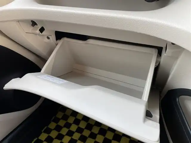 トヨタ シエンタ X 静岡県 2016(平28)年 6.6万km エアーイエロー ワンオーナー/片側パワースライドドア/3列シート/オーディオ(CP-W66)/キーレスキー/ETC/保証書/取扱説明書