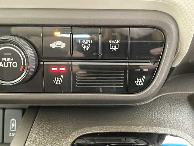 ホンダ Ｎ ＢＯＸ L 長野県 2023(令5)年 1.2万km ブリティッシュグリーンP 社外SDナビ（FM/AM/CD/Bluetooth/ワンセグTV）/HONDA SENSING/・衝突軽減ブレーキ/・先行車発進お知らせ機能/・路外逸脱抑制機能/・標識認識機能/・レーンキープアシスト/追従機能付きクルコン/電子パーキングブレーキ/オートブレーキホールド/プッシュスタート/アイドリングストップ/スマートキー/Wエアバッグ/ステアリングスイッチ/LEDヘッドライト/オートライト/ヘッドライトレベライザー/ドアバイザー/リアサンシェード/セカンドシートテーブル/純正フロアマット/純正ホイールキャップ付きスチールホイール/取扱説明書/スペアキー×1