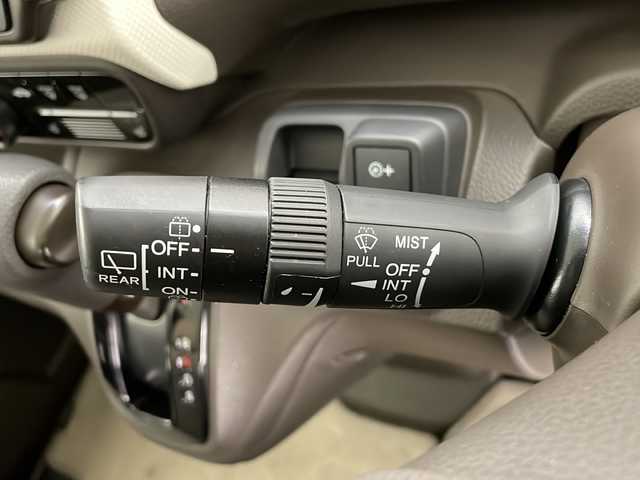 ホンダ Ｎ ＢＯＸ L 長野県 2023(令5)年 1.2万km ブリティッシュグリーンP 社外SDナビ（FM/AM/CD/Bluetooth/ワンセグTV）/HONDA SENSING/・衝突軽減ブレーキ/・先行車発進お知らせ機能/・路外逸脱抑制機能/・標識認識機能/・レーンキープアシスト/追従機能付きクルコン/電子パーキングブレーキ/オートブレーキホールド/プッシュスタート/アイドリングストップ/スマートキー/Wエアバッグ/ステアリングスイッチ/LEDヘッドライト/オートライト/ヘッドライトレベライザー/ドアバイザー/リアサンシェード/セカンドシートテーブル/純正フロアマット/純正ホイールキャップ付きスチールホイール/取扱説明書/スペアキー×1