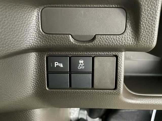 ホンダ Ｎ ＢＯＸ L 長野県 2023(令5)年 1.2万km ブリティッシュグリーンP 社外SDナビ（FM/AM/CD/Bluetooth/ワンセグTV）/HONDA SENSING/・衝突軽減ブレーキ/・先行車発進お知らせ機能/・路外逸脱抑制機能/・標識認識機能/・レーンキープアシスト/追従機能付きクルコン/電子パーキングブレーキ/オートブレーキホールド/プッシュスタート/アイドリングストップ/スマートキー/Wエアバッグ/ステアリングスイッチ/LEDヘッドライト/オートライト/ヘッドライトレベライザー/ドアバイザー/リアサンシェード/セカンドシートテーブル/純正フロアマット/純正ホイールキャップ付きスチールホイール/取扱説明書/スペアキー×1