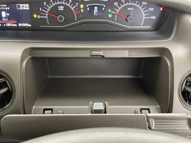 ホンダ Ｎ ＢＯＸ L 長野県 2023(令5)年 1.2万km ブリティッシュグリーンP 社外SDナビ（FM/AM/CD/Bluetooth/ワンセグTV）/HONDA SENSING/・衝突軽減ブレーキ/・先行車発進お知らせ機能/・路外逸脱抑制機能/・標識認識機能/・レーンキープアシスト/追従機能付きクルコン/電子パーキングブレーキ/オートブレーキホールド/プッシュスタート/アイドリングストップ/スマートキー/Wエアバッグ/ステアリングスイッチ/LEDヘッドライト/オートライト/ヘッドライトレベライザー/ドアバイザー/リアサンシェード/セカンドシートテーブル/純正フロアマット/純正ホイールキャップ付きスチールホイール/取扱説明書/スペアキー×1