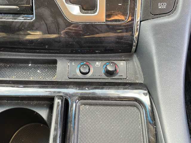 トヨタ ヴェルファイア Z Gエディション 新潟県 2018(平30)年 5.6万km ホワイトパールクリスタルシャイン 　ワンオーナー/　フルセグテレビ/　バックカメラ/　ウィンカーミラー/　クルーズコントロール/　ドアバイザー/　プッシュスタート/　両側パワースライドドア/　ETC/　LEDヘッドライト/　フリップダウンモニター/　レザーシート/　シートヒーター/　シートクーラー/　車高調/　純正足回り有り/　純正OPアルミホイール