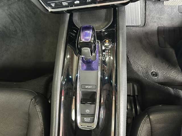 ホンダ ヴェゼル ハイブリッド Z 静岡県 2014(平26)年 9.5万km クリスタルブラックパール 純正ナビ/・AM/FM/・CD/DVD/・USB/・iPod/・Bluetooth/・フルセグTV/・HDMI/主要装備/・バックカメラ/・運転席＋助手席シートヒーター/・本革シート/・ＬＥＤヘッドライト/・シティブレーキアクティブシステム/・サイドカーテンエアバッグ/・純正１７インチアルミ/・オートライト/・クルーズコントロール/・リアクティブフォースペダル