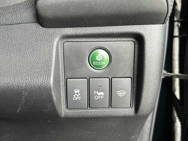 ホンダ ヴェゼル ハイブリッド Z 静岡県 2014(平26)年 9.5万km クリスタルブラックパール 純正ナビ/・AM/FM/・CD/DVD/・USB/・iPod/・Bluetooth/・フルセグTV/・HDMI/主要装備/・バックカメラ/・運転席＋助手席シートヒーター/・本革シート/・ＬＥＤヘッドライト/・シティブレーキアクティブシステム/・サイドカーテンエアバッグ/・純正１７インチアルミ/・オートライト/・クルーズコントロール/・リアクティブフォースペダル