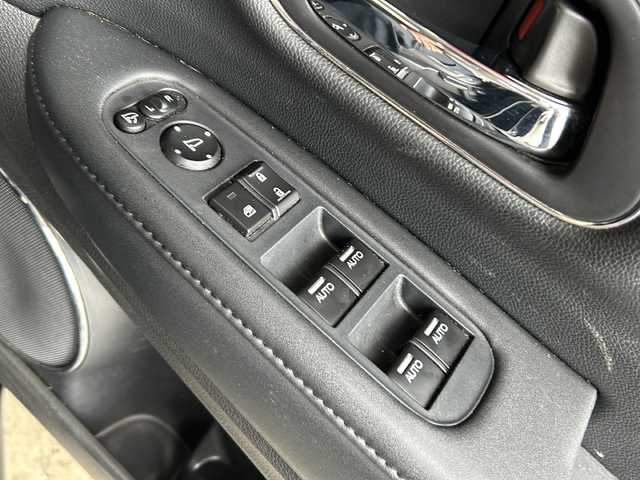 ホンダ ヴェゼル ハイブリッド Z 静岡県 2014(平26)年 9.5万km クリスタルブラックパール 純正ナビ/・AM/FM/・CD/DVD/・USB/・iPod/・Bluetooth/・フルセグTV/・HDMI/主要装備/・バックカメラ/・運転席＋助手席シートヒーター/・本革シート/・ＬＥＤヘッドライト/・シティブレーキアクティブシステム/・サイドカーテンエアバッグ/・純正１７インチアルミ/・オートライト/・クルーズコントロール/・リアクティブフォースペダル