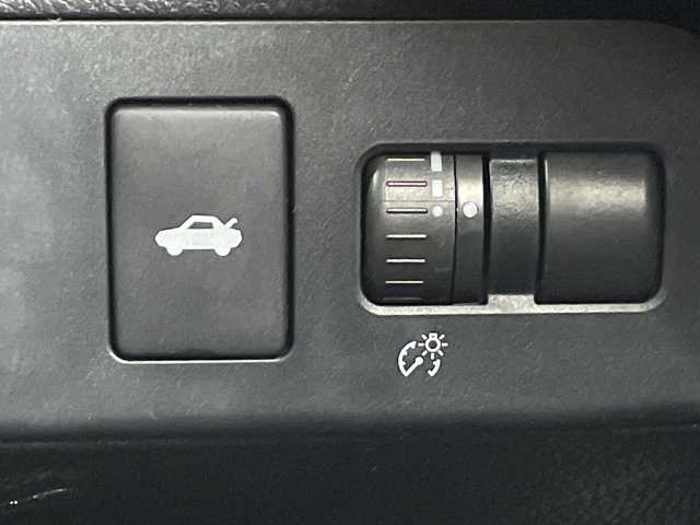 トヨタ ８６ GT 愛知県 2012(平24)年 7.1万km サテンホワイトパール 禁煙車/6速MT/純正7インチナビ/（CD/AM/FM/Bluetooth/ワンセグTV/SD)/バックカメラ/社外エアロ/（フロント/リア/サイド）/ETC/純正17インチアルミホイール/スマートキー/スペアキー1本/プッシュスタート/LEDヘッドライト/フロントフォグランプ/オートライト/横滑り防止装置/純正フロアマット