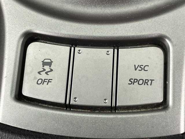 トヨタ ８６ GT 愛知県 2012(平24)年 7.1万km サテンホワイトパール 禁煙車/6速MT/純正7インチナビ/（CD/AM/FM/Bluetooth/ワンセグTV/SD)/バックカメラ/社外エアロ/（フロント/リア/サイド）/ETC/純正17インチアルミホイール/スマートキー/スペアキー1本/プッシュスタート/LEDヘッドライト/フロントフォグランプ/オートライト/横滑り防止装置/純正フロアマット