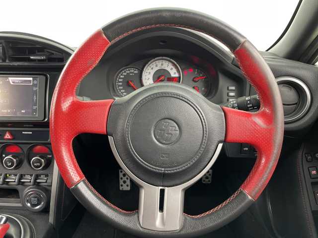 トヨタ ８６ GT 愛知県 2012(平24)年 7.1万km サテンホワイトパール 禁煙車/6速MT/純正7インチナビ/（CD/AM/FM/Bluetooth/ワンセグTV/SD)/バックカメラ/社外エアロ/（フロント/リア/サイド）/ETC/純正17インチアルミホイール/スマートキー/スペアキー1本/プッシュスタート/LEDヘッドライト/フロントフォグランプ/オートライト/横滑り防止装置/純正フロアマット