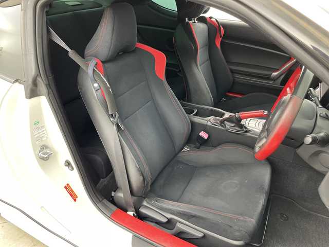 トヨタ ８６ GT 愛知県 2012(平24)年 7.1万km サテンホワイトパール 禁煙車/6速MT/純正7インチナビ/（CD/AM/FM/Bluetooth/ワンセグTV/SD)/バックカメラ/社外エアロ/（フロント/リア/サイド）/ETC/純正17インチアルミホイール/スマートキー/スペアキー1本/プッシュスタート/LEDヘッドライト/フロントフォグランプ/オートライト/横滑り防止装置/純正フロアマット