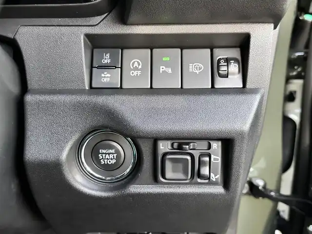 スズキ ジムニー ノマド FC 東京都 2025(令7)年 0.1千km ジャングルグリーン ワンオーナー/パートタイム4WD/衝突被害軽減ブレーキ/純正LEDオートライト/純正フォグ/純正セキュリティアラーム/アダプティブクルーズコントロール/レーンディパーチャーアラート/クリアランスソナー/ダウンヒルアシストコントロール/ウインカードアミラー/本革巻ハンドル/前席シートヒーター/オートエアコン/スマートキー/プッシュエンジンスタート/スペアキー/新車時保証書/取扱い説明書