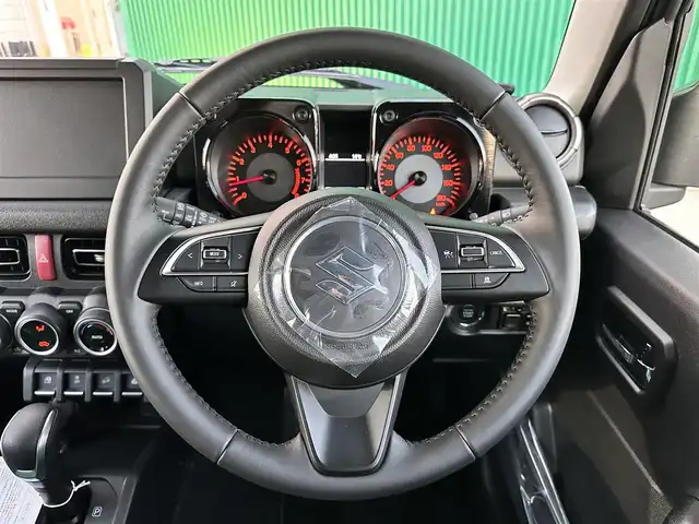 スズキ ジムニー ノマド FC 東京都 2025(令7)年 0.1千km ジャングルグリーン ワンオーナー/パートタイム4WD/衝突被害軽減ブレーキ/純正LEDオートライト/純正フォグ/純正セキュリティアラーム/アダプティブクルーズコントロール/レーンディパーチャーアラート/クリアランスソナー/ダウンヒルアシストコントロール/ウインカードアミラー/本革巻ハンドル/前席シートヒーター/オートエアコン/スマートキー/プッシュエンジンスタート/スペアキー/新車時保証書/取扱い説明書