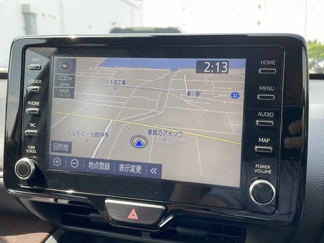 トヨタ ヤリスクロス ハイブリッド Z 愛媛県 2021(令3)年 2.8万km ホワイトパールクリスタルシャイン 純正ナビ/　(CD/DVD/USB/Bluetooth)/バックカメラ/ETC2.0/ステアリングスイッチ/レーダークルーズコントロール/プリクラッシュセーフティ/レーントレーシングアシスト/パーキングサポートブレーキ/ロードサインアシスト/前後コーナーセンサー/プッシュエンジンスタート/ハーフレザー調シート/前席シートヒーター/運転席パワーシート/純正フロアマット/ヘッドライトレベライザー/オートライト/オートハイビーム/LEDヘッドライト/ウィンカー付き電動格納ミラー/ドアバイザー