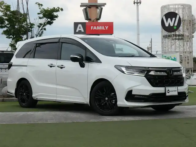 ホンダ オデッセイ ハイブリッド e:HEVアブソルート EXブラックED 千葉県 2024(令6)年 0.3万km プラチナホワイトパール ホンダセンシング/・衝突軽減ブレーキ（CMBS）/・車線維持支援システム（LKAS）/・アダプティブクルーズコントロール（ACC）/・ブラインドスポットインフォメーション/・後方誤発進抑制機能/・誤発進抑制機能/パワーバックドア/両側パワースライドドア/レザーシート/前席パワーシート/シートヒーター/後席オットマン/ワイヤレス充電/純正メモリーナビ/地デジTV/【DVD/CD再生機能　Bluetooth接続】/【Apple CarPlay　Android Auto対応】/マルチビューカメラシステム/革巻きステアリング/ステアリングスイッチ/パドルシフト/ドライブレコーダー（前後撮影）/ETC（2.0）/LEDヘッドライト/フォグライト/ウインカーミラー/コーナーセンサー/純正18インチアルミホイル/サイド/カーテンエアバッグ/Honda スマートキー