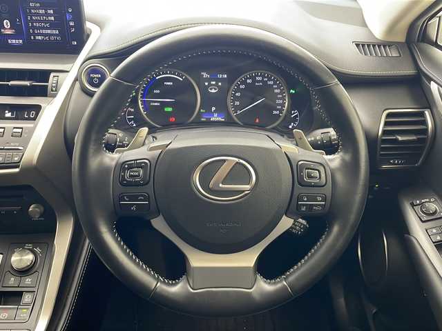 レクサス ＮＸ 300h バージョンL 沖縄県 2019(令1)年 5万km ソニックチタニウム 純正ナビ/（フルセグTV　DVD　Bluetooth接続）/バックカメラ/ETC2.0/レーダークルーズコントロール/レザーシート/シートヒーター/パワーシート/パワーバックドア/クリアランスソナー/ステアリングスイッチ/革巻きステアリング/パドルシフト/BSM/LEDヘッドライト/オートライト/純正フロアマット/ドアバイザー/スマートキー/スペアキー/プッシュスタート/純正18インチアルミホイール/保証書/取扱説明書/プッシュスタート