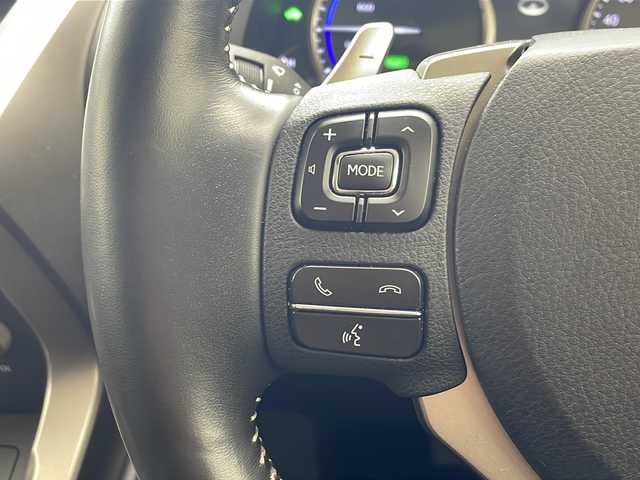 レクサス ＮＸ 300h バージョンL 沖縄県 2019(令1)年 5万km ソニックチタニウム 純正ナビ/（フルセグTV　DVD　Bluetooth接続）/バックカメラ/ETC2.0/レーダークルーズコントロール/レザーシート/シートヒーター/パワーシート/パワーバックドア/クリアランスソナー/ステアリングスイッチ/革巻きステアリング/パドルシフト/BSM/LEDヘッドライト/オートライト/純正フロアマット/ドアバイザー/スマートキー/スペアキー/プッシュスタート/純正18インチアルミホイール/保証書/取扱説明書/プッシュスタート