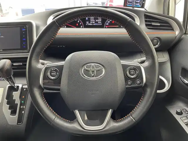トヨタ シエンタ G クエロ 滋賀県 2017(平29)年 5.8万km ホワイトパールクリスタルシャイン 社外ナビ/・CD・DVD・Bluetooth・フルセグTV/バックカメラ/ETC/前方ドライブレコーダー/両側パワースライドドア/モデリスタエアロ/ハーフレザーシート/オートライト/LEDヘッドライト/プッシュスタート/スマートキー