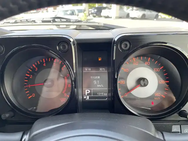 スズキ ジムニー XC 三重県 2024(令6)年 0.2万km ジャングルグリーン 登録時1315km/ワンオーナー/4WD/禁煙車/社外ディスプレイオーディオ/（AM/FM/Bluetooth/AppleCarPlay）/バックカメラ/シートヒーター/クルーズコントロール/ドラレコ/背面タイヤ/衝突軽減システム/レーンキープアシスト/コーナーセンサー/アイドリングストップ/プッシュスタート/純正アルミ/スペアキー