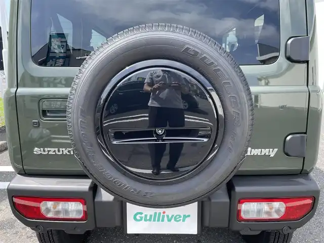 スズキ ジムニー XC 三重県 2024(令6)年 0.2万km ジャングルグリーン 登録時1315km/ワンオーナー/4WD/禁煙車/社外ディスプレイオーディオ/（AM/FM/Bluetooth/AppleCarPlay）/バックカメラ/シートヒーター/クルーズコントロール/ドラレコ/背面タイヤ/衝突軽減システム/レーンキープアシスト/コーナーセンサー/アイドリングストップ/プッシュスタート/純正アルミ/スペアキー
