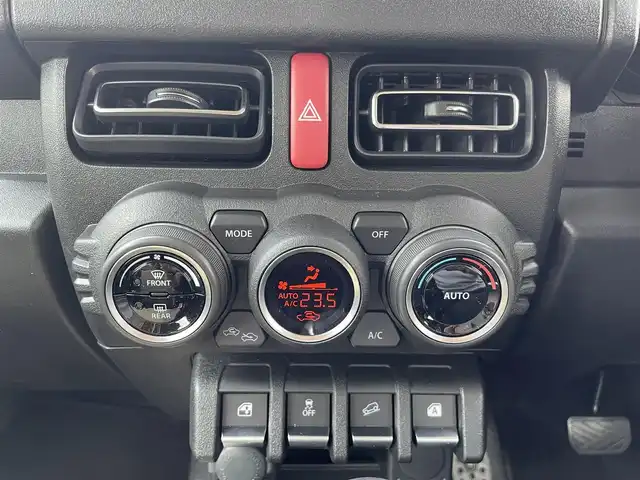 スズキ ジムニー XC 三重県 2024(令6)年 0.2万km ジャングルグリーン 登録時1315km/ワンオーナー/4WD/禁煙車/社外ディスプレイオーディオ/（AM/FM/Bluetooth/AppleCarPlay）/バックカメラ/シートヒーター/クルーズコントロール/ドラレコ/背面タイヤ/衝突軽減システム/レーンキープアシスト/コーナーセンサー/アイドリングストップ/プッシュスタート/純正アルミ/スペアキー