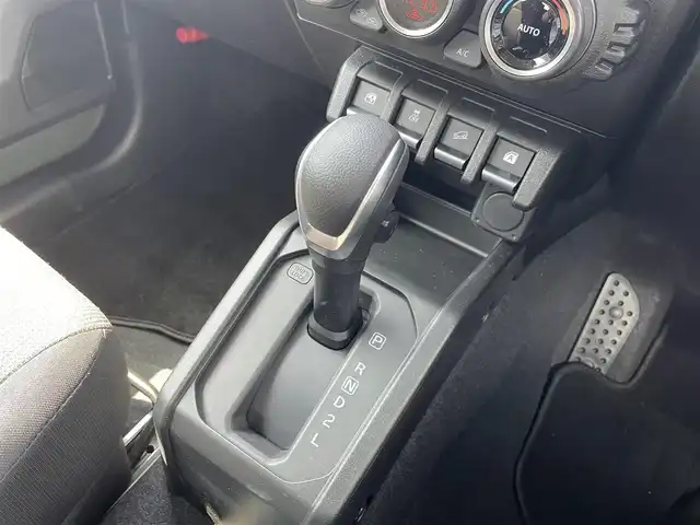 スズキ ジムニー XC 三重県 2024(令6)年 0.2万km ジャングルグリーン 登録時1315km/ワンオーナー/4WD/禁煙車/社外ディスプレイオーディオ/（AM/FM/Bluetooth/AppleCarPlay）/バックカメラ/シートヒーター/クルーズコントロール/ドラレコ/背面タイヤ/衝突軽減システム/レーンキープアシスト/コーナーセンサー/アイドリングストップ/プッシュスタート/純正アルミ/スペアキー