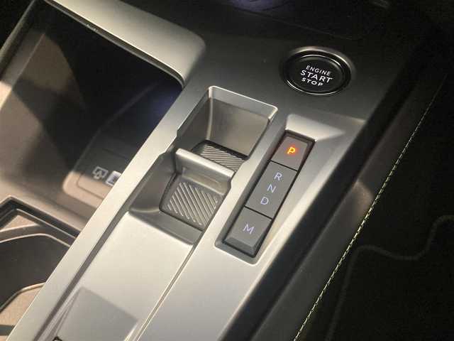 プジョー プジョー ４０８ GT 熊本県 2023(令5)年 1.7万km 青Ｍ ・ワンオーナー/・スマートキー/・プッシュスタート/・レーンキープアシスト/・パーキングセンサー/・リアクロストラフィックアラート/・アクティブセーフティブレーキ/・道路標識認識/・ドライバーアテンションアラート/・クルーズコントロール(追従式)/・ハーフレザーシート/・前席パワーシート/・前席シートヒーター /・純正メモリナビ/　【Bluetooth・USB・AppleCarPlay・AndroidAuto】/・全方位カメラ/・ETC/・ドライブレコーダー(前後録画)/・LEDヘッドランプ/・純正マット/・保証書/取説