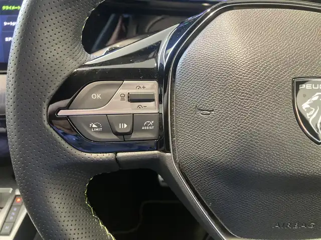 プジョー プジョー ４０８ GT 熊本県 2023(令5)年 1.7万km 青Ｍ ・ワンオーナー/・スマートキー/・プッシュスタート/・レーンキープアシスト/・パーキングセンサー/・リアクロストラフィックアラート/・アクティブセーフティブレーキ/・道路標識認識/・ドライバーアテンションアラート/・クルーズコントロール(追従式)/・ハーフレザーシート/・前席パワーシート/・前席シートヒーター /・純正メモリナビ/　【Bluetooth・USB・AppleCarPlay・AndroidAuto】/・全方位カメラ/・ETC/・ドライブレコーダー(前後録画)/・LEDヘッドランプ/・純正マット/・保証書/取説