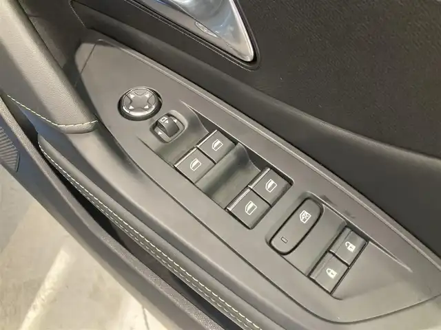 プジョー プジョー ４０８ GT 熊本県 2023(令5)年 1.7万km 青Ｍ ・ワンオーナー/・スマートキー/・プッシュスタート/・レーンキープアシスト/・パーキングセンサー/・リアクロストラフィックアラート/・アクティブセーフティブレーキ/・道路標識認識/・ドライバーアテンションアラート/・クルーズコントロール(追従式)/・ハーフレザーシート/・前席パワーシート/・前席シートヒーター /・純正メモリナビ/　【Bluetooth・USB・AppleCarPlay・AndroidAuto】/・全方位カメラ/・ETC/・ドライブレコーダー(前後録画)/・LEDヘッドランプ/・純正マット/・保証書/取説