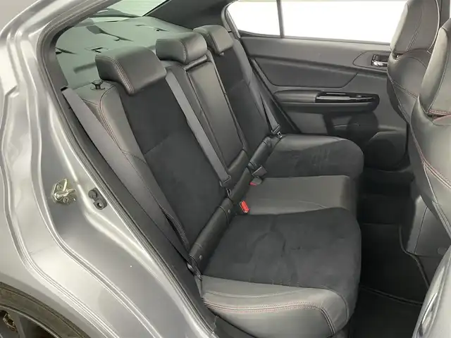 スバル ＷＲＸ Ｓ４ 2．0GT‐S アイサイト 愛知県 2018(平30)年 9.3万km アイスシルバーメタリック 社外８型ナビ　バックカメラ　シートヒーター　ＢＳＭ　ハーフレザー　パワーシート　衝突軽減　追従クルコン　パドルシフト　ＥＴＣ　ＬＥＤオートライト　純正フロアマット　フルセグＴＶ　ＢＴ　ＤＶＤ　禁煙車