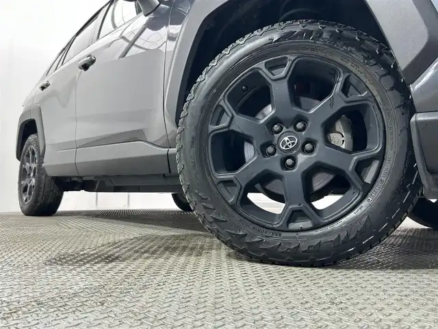 トヨタ ＲＡＶ４ アドベンチャー オフロードPKG 大阪府 2022(令4)年 2.4万km グレーメタリック 純正ディスプレイオーディオ　ナビ　全周囲カメラ　BT フルセグTV トヨタセーフティーセンス　レーダークルーズコントロール　前後ドライブレコーダー　シートヒーター　エアーシート　パワーシート　ハンドルヒーター　BSM　オートライト　LEDヘッドライト