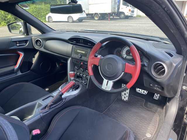トヨタ ８６ GT 大分県 2012(平24)年 9.4万km クリスタルブラックシリカ TRDフルエアロ/TRDマフラー/社外18インチアルミホイール/純正オーディオ/スマートキー/エンジンプッシュスタート/純正HIDヘッドライト/オートライトコントロール