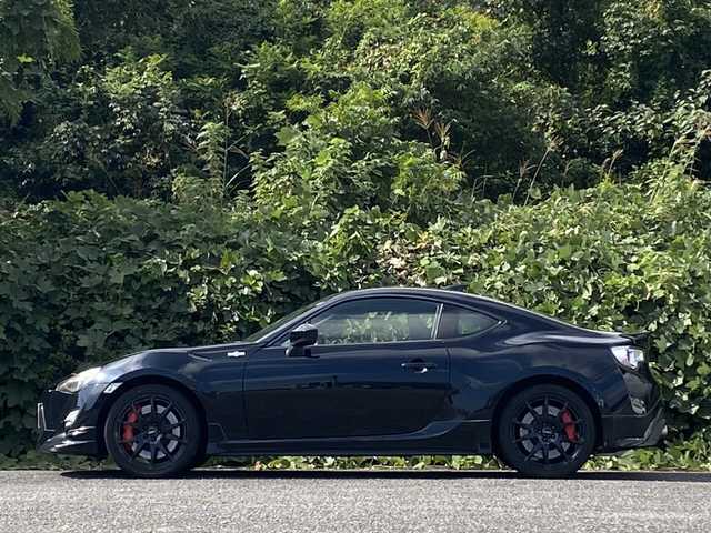 トヨタ ８６ GT 大分県 2012(平24)年 9.4万km クリスタルブラックシリカ TRDフルエアロ/TRDマフラー/社外18インチアルミホイール/純正オーディオ/スマートキー/エンジンプッシュスタート/純正HIDヘッドライト/オートライトコントロール