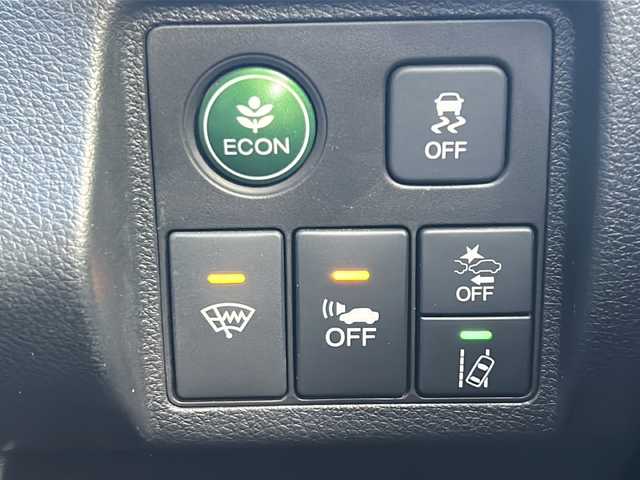 ホンダ ヴェゼル ハイブリッド Z ホンダセンシング 山形県 2018(平30)年 8.2万km プラチナホワイトパール 禁煙車/ホンダセンシング/クルーズコントロール/レーンキープアシスト/横滑り防止装置/前後ドライブレコーダー/純正ナビ/（Bluetooth/AM/FM/USB)/ステアリングスイッチ/パドルシフト/ハーフレザー/前席シートヒーター/純正フロアマット/純正ETC/スマートキー×２/オートLEDヘッドライト/電動格納ミラー/ドアバイザー