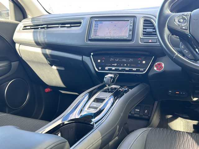 ホンダ ヴェゼル ハイブリッド Z ホンダセンシング 山形県 2018(平30)年 8.2万km プラチナホワイトパール 禁煙車/ホンダセンシング/クルーズコントロール/レーンキープアシスト/横滑り防止装置/前後ドライブレコーダー/純正ナビ/（Bluetooth/AM/FM/USB)/ステアリングスイッチ/パドルシフト/ハーフレザー/前席シートヒーター/純正フロアマット/純正ETC/スマートキー×２/オートLEDヘッドライト/電動格納ミラー/ドアバイザー