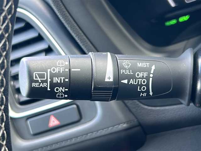 ホンダ ヴェゼル ハイブリッド Z ホンダセンシング 山形県 2018(平30)年 8.2万km プラチナホワイトパール 禁煙車/ホンダセンシング/クルーズコントロール/レーンキープアシスト/横滑り防止装置/前後ドライブレコーダー/純正ナビ/（Bluetooth/AM/FM/USB)/ステアリングスイッチ/パドルシフト/ハーフレザー/前席シートヒーター/純正フロアマット/純正ETC/スマートキー×２/オートLEDヘッドライト/電動格納ミラー/ドアバイザー