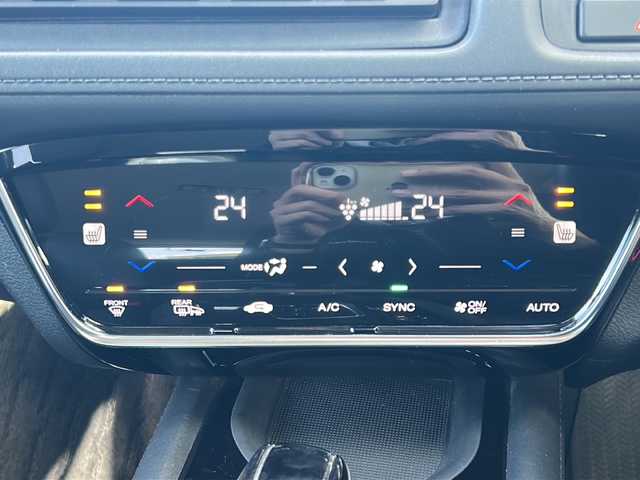 ホンダ ヴェゼル ハイブリッド Z ホンダセンシング 山形県 2018(平30)年 8.2万km プラチナホワイトパール 禁煙車/ホンダセンシング/クルーズコントロール/レーンキープアシスト/横滑り防止装置/前後ドライブレコーダー/純正ナビ/（Bluetooth/AM/FM/USB)/ステアリングスイッチ/パドルシフト/ハーフレザー/前席シートヒーター/純正フロアマット/純正ETC/スマートキー×２/オートLEDヘッドライト/電動格納ミラー/ドアバイザー