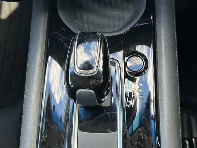 ホンダ ヴェゼル ハイブリッド Z ホンダセンシング 山形県 2018(平30)年 8.2万km プラチナホワイトパール 禁煙車/ホンダセンシング/クルーズコントロール/レーンキープアシスト/横滑り防止装置/前後ドライブレコーダー/純正ナビ/（Bluetooth/AM/FM/USB)/ステアリングスイッチ/パドルシフト/ハーフレザー/前席シートヒーター/純正フロアマット/純正ETC/スマートキー×２/オートLEDヘッドライト/電動格納ミラー/ドアバイザー