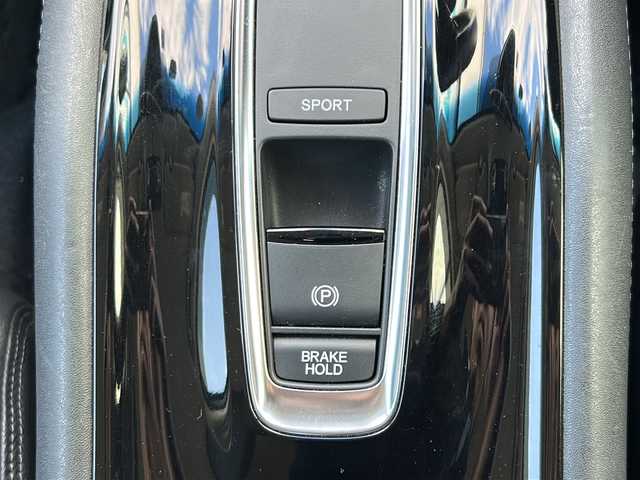 ホンダ ヴェゼル ハイブリッド Z ホンダセンシング 山形県 2018(平30)年 8.2万km プラチナホワイトパール 禁煙車/ホンダセンシング/クルーズコントロール/レーンキープアシスト/横滑り防止装置/前後ドライブレコーダー/純正ナビ/（Bluetooth/AM/FM/USB)/ステアリングスイッチ/パドルシフト/ハーフレザー/前席シートヒーター/純正フロアマット/純正ETC/スマートキー×２/オートLEDヘッドライト/電動格納ミラー/ドアバイザー