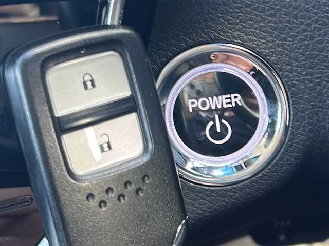 ホンダ ヴェゼル ハイブリッド Z ホンダセンシング 山形県 2018(平30)年 8.2万km プラチナホワイトパール 禁煙車/ホンダセンシング/クルーズコントロール/レーンキープアシスト/横滑り防止装置/前後ドライブレコーダー/純正ナビ/（Bluetooth/AM/FM/USB)/ステアリングスイッチ/パドルシフト/ハーフレザー/前席シートヒーター/純正フロアマット/純正ETC/スマートキー×２/オートLEDヘッドライト/電動格納ミラー/ドアバイザー