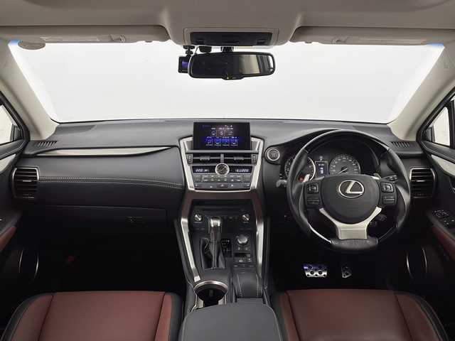 レクサス ＮＸ 200t Iパッケージ 愛知県 2016(平28)年 2.1万km ソニッククォーツ 純正ナビ/【Bluetooth/フルセグTV/USB/AM/FM/CD】/サンルーフ/三眼LEDヘッドライト/バックカメラ/衝突被害軽減ブレーキ/クルーズコントロール/パドルシフト/ステアリングヒーター/レザーシート/ポジションメモリーシート/前席パワーシート/前席シートヒーター/ドライブレコーダー/ETC/TVキャンセラー/プッシュスタート/スペアキー/電動格納ミラー/純正18インチアルミホイール/オートライト