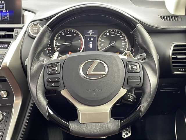 レクサス ＮＸ 200t Iパッケージ 愛知県 2016(平28)年 2.1万km ソニッククォーツ 純正ナビ/【Bluetooth/フルセグTV/USB/AM/FM/CD】/サンルーフ/三眼LEDヘッドライト/バックカメラ/衝突被害軽減ブレーキ/クルーズコントロール/パドルシフト/ステアリングヒーター/レザーシート/ポジションメモリーシート/前席パワーシート/前席シートヒーター/ドライブレコーダー/ETC/TVキャンセラー/プッシュスタート/スペアキー/電動格納ミラー/純正18インチアルミホイール/オートライト
