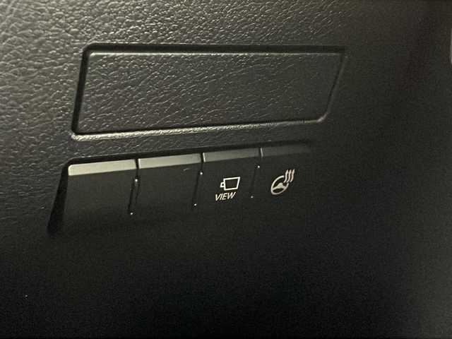 レクサス ＮＸ 200t Iパッケージ 愛知県 2016(平28)年 2.1万km ソニッククォーツ 純正ナビ/【Bluetooth/フルセグTV/USB/AM/FM/CD】/サンルーフ/三眼LEDヘッドライト/バックカメラ/衝突被害軽減ブレーキ/クルーズコントロール/パドルシフト/ステアリングヒーター/レザーシート/ポジションメモリーシート/前席パワーシート/前席シートヒーター/ドライブレコーダー/ETC/TVキャンセラー/プッシュスタート/スペアキー/電動格納ミラー/純正18インチアルミホイール/オートライト