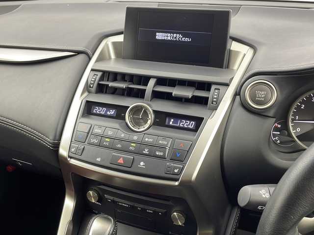 レクサス ＮＸ 200t Iパッケージ 愛知県 2016(平28)年 2.1万km ソニッククォーツ 純正ナビ/【Bluetooth/フルセグTV/USB/AM/FM/CD】/サンルーフ/三眼LEDヘッドライト/バックカメラ/衝突被害軽減ブレーキ/クルーズコントロール/パドルシフト/ステアリングヒーター/レザーシート/ポジションメモリーシート/前席パワーシート/前席シートヒーター/ドライブレコーダー/ETC/TVキャンセラー/プッシュスタート/スペアキー/電動格納ミラー/純正18インチアルミホイール/オートライト