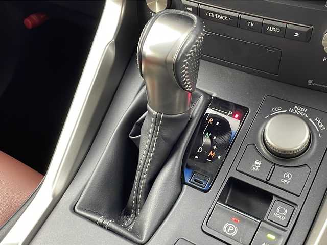 レクサス ＮＸ 200t Iパッケージ 愛知県 2016(平28)年 2.1万km ソニッククォーツ 純正ナビ/【Bluetooth/フルセグTV/USB/AM/FM/CD】/サンルーフ/三眼LEDヘッドライト/バックカメラ/衝突被害軽減ブレーキ/クルーズコントロール/パドルシフト/ステアリングヒーター/レザーシート/ポジションメモリーシート/前席パワーシート/前席シートヒーター/ドライブレコーダー/ETC/TVキャンセラー/プッシュスタート/スペアキー/電動格納ミラー/純正18インチアルミホイール/オートライト