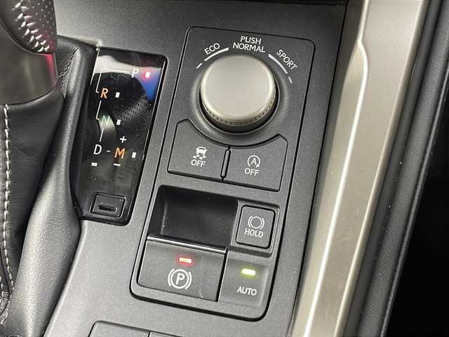 レクサス ＮＸ 200t Iパッケージ 愛知県 2016(平28)年 2.1万km ソニッククォーツ 純正ナビ/【Bluetooth/フルセグTV/USB/AM/FM/CD】/サンルーフ/三眼LEDヘッドライト/バックカメラ/衝突被害軽減ブレーキ/クルーズコントロール/パドルシフト/ステアリングヒーター/レザーシート/ポジションメモリーシート/前席パワーシート/前席シートヒーター/ドライブレコーダー/ETC/TVキャンセラー/プッシュスタート/スペアキー/電動格納ミラー/純正18インチアルミホイール/オートライト