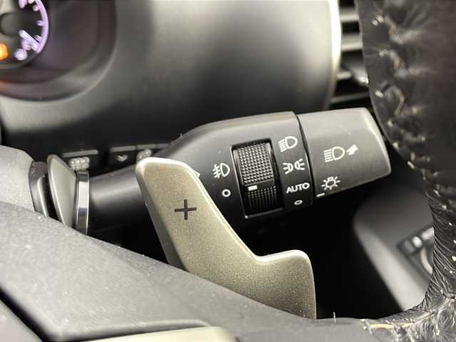 レクサス ＮＸ 200t Iパッケージ 愛知県 2016(平28)年 2.1万km ソニッククォーツ 純正ナビ/【Bluetooth/フルセグTV/USB/AM/FM/CD】/サンルーフ/三眼LEDヘッドライト/バックカメラ/衝突被害軽減ブレーキ/クルーズコントロール/パドルシフト/ステアリングヒーター/レザーシート/ポジションメモリーシート/前席パワーシート/前席シートヒーター/ドライブレコーダー/ETC/TVキャンセラー/プッシュスタート/スペアキー/電動格納ミラー/純正18インチアルミホイール/オートライト