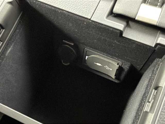 レクサス ＮＸ 200t Iパッケージ 愛知県 2016(平28)年 2.1万km ソニッククォーツ 純正ナビ/【Bluetooth/フルセグTV/USB/AM/FM/CD】/サンルーフ/三眼LEDヘッドライト/バックカメラ/衝突被害軽減ブレーキ/クルーズコントロール/パドルシフト/ステアリングヒーター/レザーシート/ポジションメモリーシート/前席パワーシート/前席シートヒーター/ドライブレコーダー/ETC/TVキャンセラー/プッシュスタート/スペアキー/電動格納ミラー/純正18インチアルミホイール/オートライト