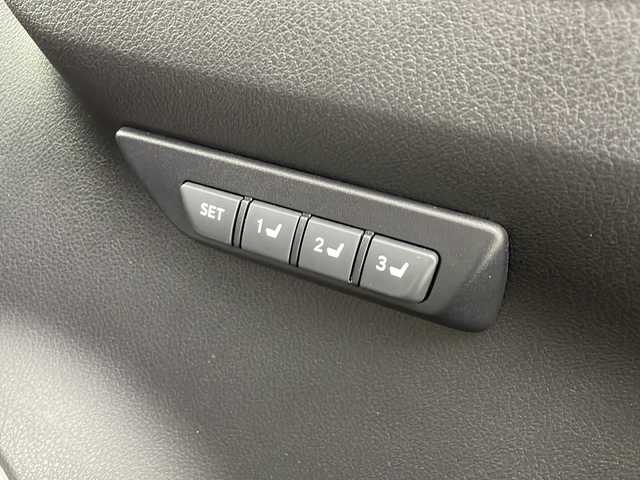 レクサス ＮＸ 200t Iパッケージ 愛知県 2016(平28)年 2.1万km ソニッククォーツ 純正ナビ/【Bluetooth/フルセグTV/USB/AM/FM/CD】/サンルーフ/三眼LEDヘッドライト/バックカメラ/衝突被害軽減ブレーキ/クルーズコントロール/パドルシフト/ステアリングヒーター/レザーシート/ポジションメモリーシート/前席パワーシート/前席シートヒーター/ドライブレコーダー/ETC/TVキャンセラー/プッシュスタート/スペアキー/電動格納ミラー/純正18インチアルミホイール/オートライト