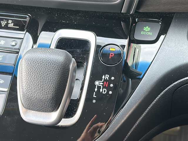 ホンダ フリード ハイブリット G ホンダセンシング 広島県 2020(令2)年 6.2万km ミッドナイトブルービームM 禁煙車/ワンオーナー/ホンダセンシング/・衝突軽減ブレーキ〈CMBS〉/・誤発進抑制機能/・ACC〈アダプティブ・クルーズ・コントロール〉/・LKAS〈車線維持支援システム〉/・行者事故低減ステアリング/・路外逸脱抑制機能/・先行車発進お知らせ機能/・標識認識機能/Cパッケージ/Sパッケージ/・本革巻ステアリングホイール/・コンビシート&専用インテリア/・15インチアルミホイール/・シートバックアッパーポケット/コンフォートビューパッケージ/純正９型ナビ(VXM-207VFNi)/・フルセグTV/CD/DVD/Bluetooth/SD/バックカメラ/両側パワースライドドア/ステアリングスイッチ/オートライト/LEDヘッドライト＋アクティブコーナリングライト/ハーフレザー/シートヒーター/スマートキー/プッシュスタート/純正ドライブレコーダー（DRH-204VD）/ETC/純正ドアバイザー/W+サイド+カーテンエアバック