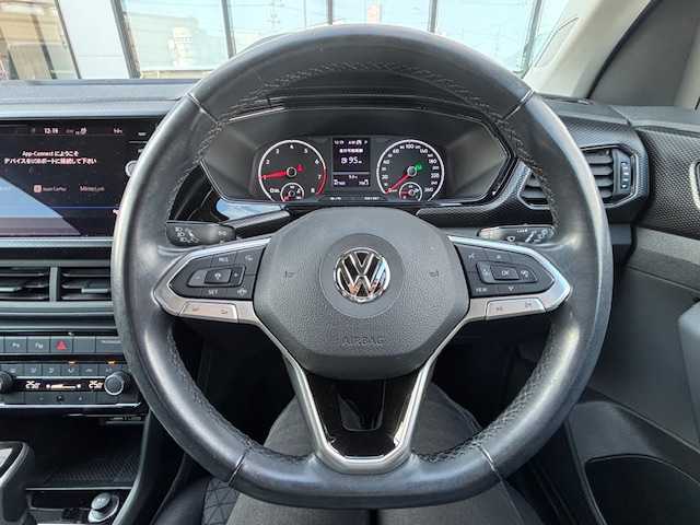 フォルクスワーゲン Ｔ－クロス TSI 1st 宮城県 2020(令2)年 4.8万km 赤 登録時走行距離47160km/純正SDナビ/CD/DVD/Bluetooth/レーンキープ/追従クルーズコントロール/置くだけ充電/ETC/バックカメラ/ステアリングリモコン/アイドリングストップ/コーナーセンサー/LEDヘッドライト/電動格納ミラー/衝突軽減ブレーキ/ルーフレール